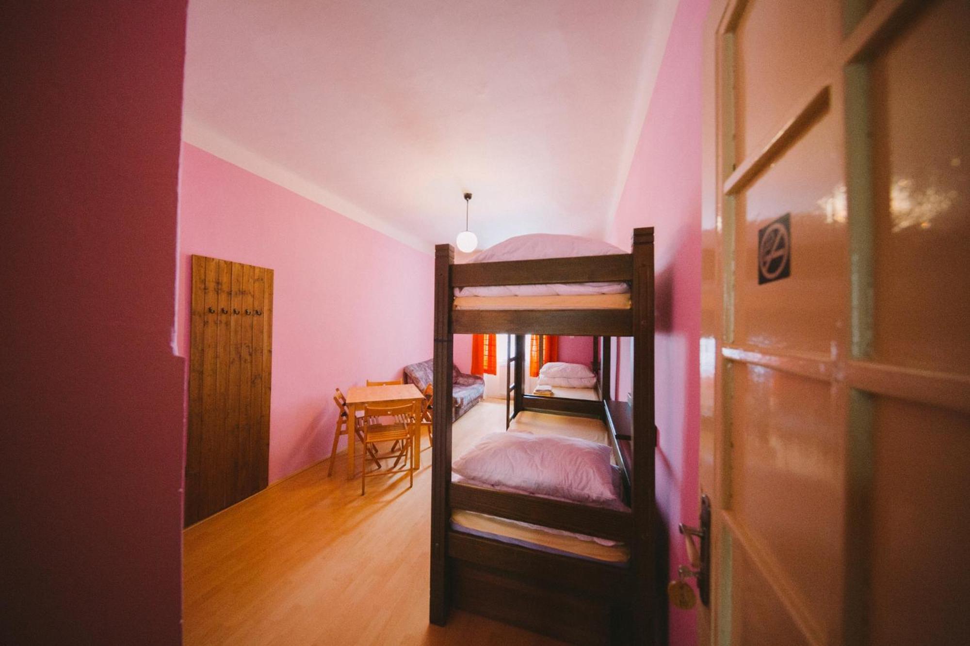 Hostel Dakura Praha Bagian luar foto
