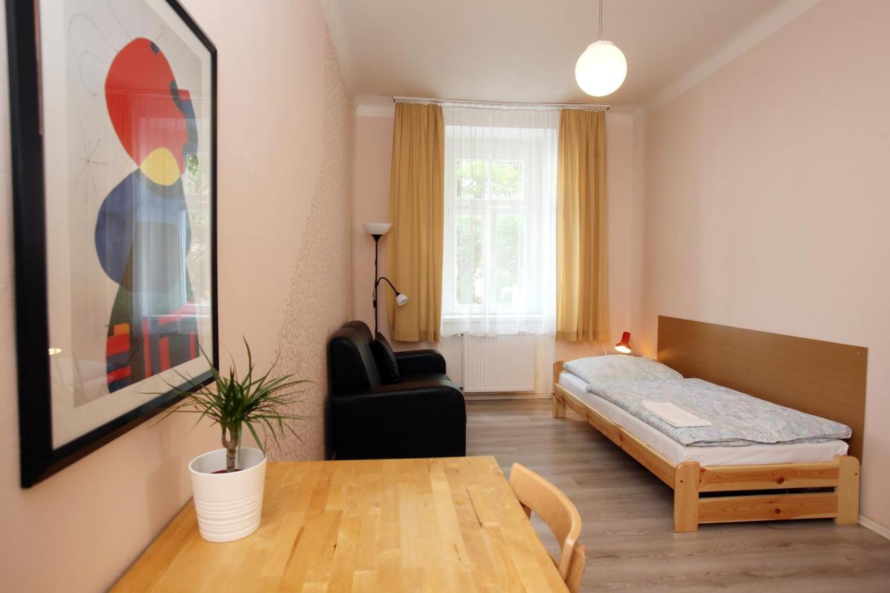 Hostel Dakura Praha Bagian luar foto