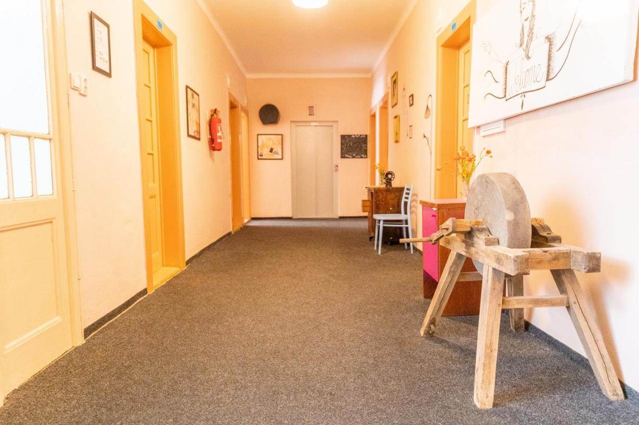 Hostel Dakura Praha Bagian luar foto