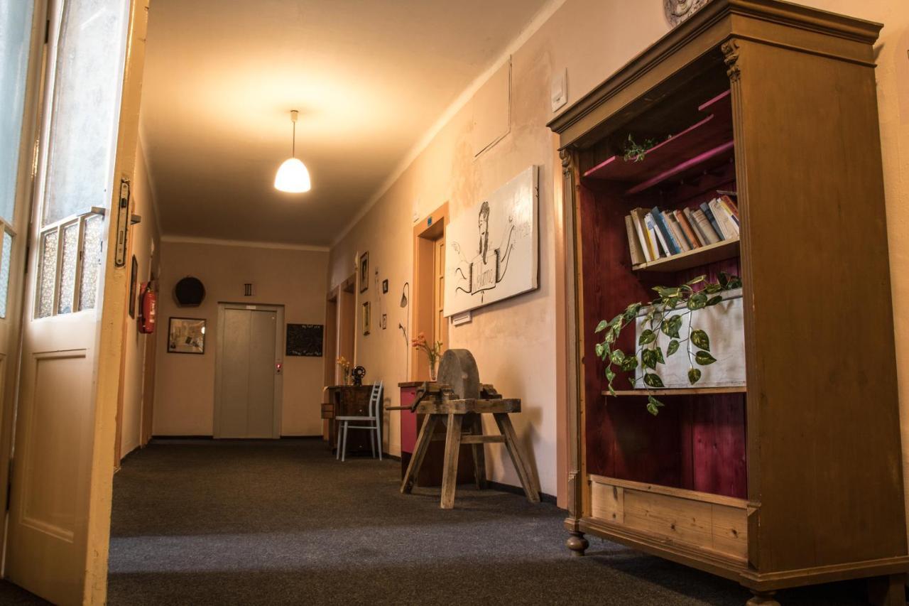 Hostel Dakura Praha Bagian luar foto
