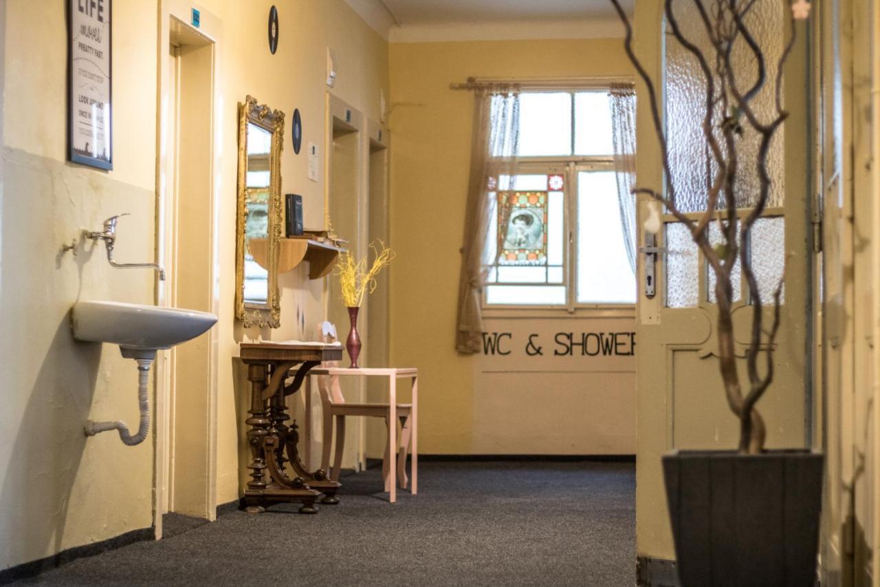 Hostel Dakura Praha Bagian luar foto